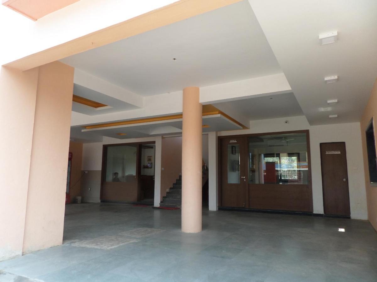 Hotel Midtown Inn Nashik Exterior photo