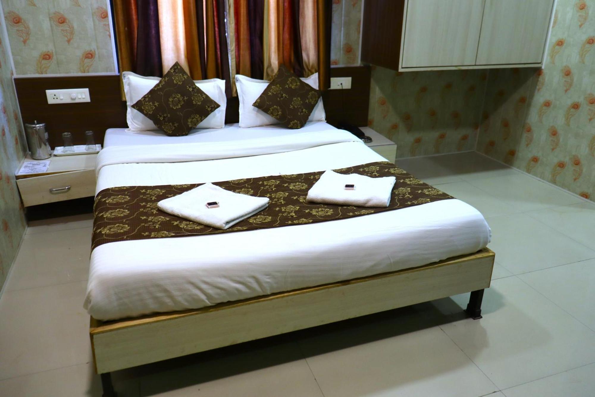 Hotel Midtown Inn Nashik Exterior photo