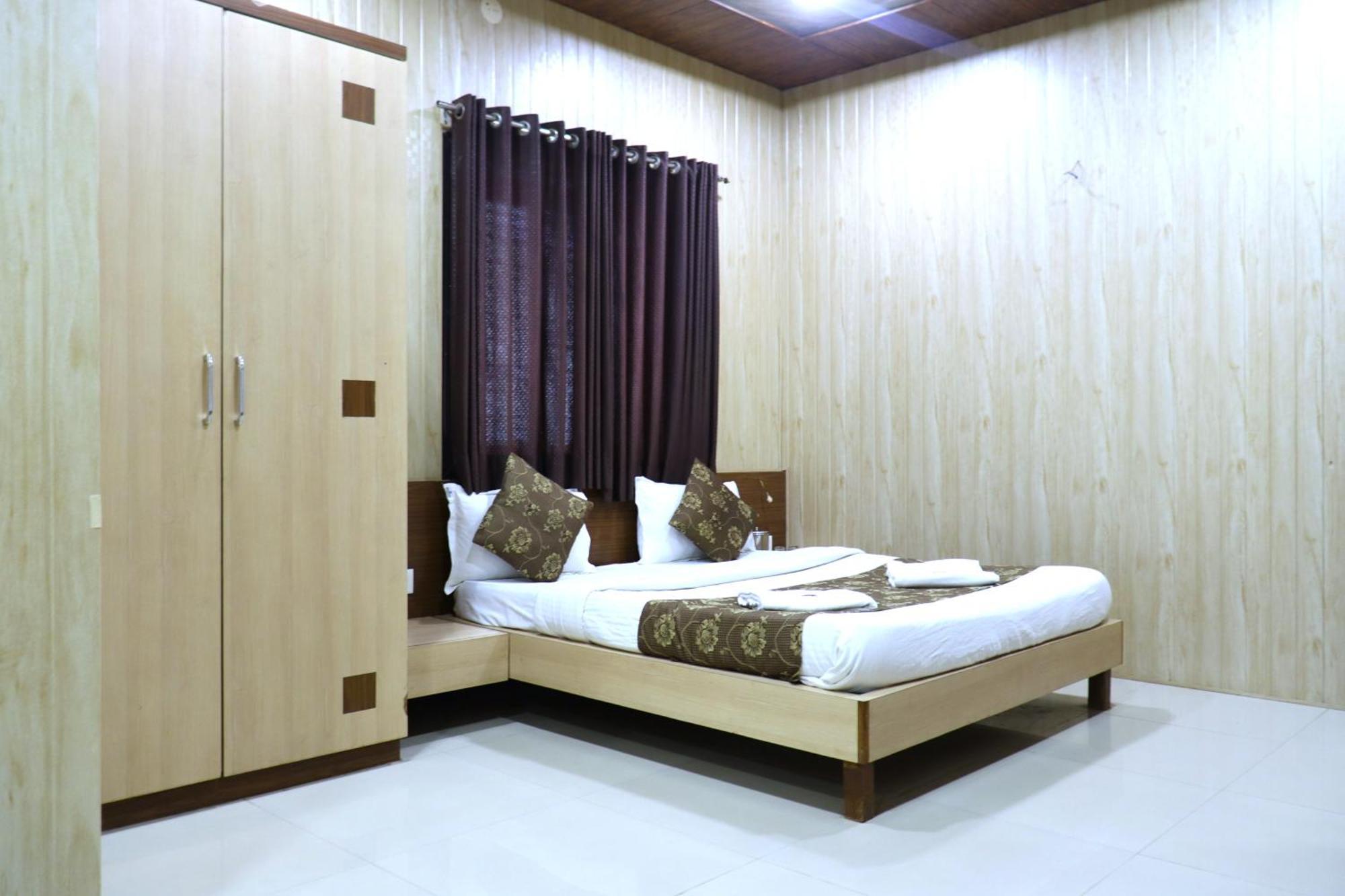 Hotel Midtown Inn Nashik Exterior photo